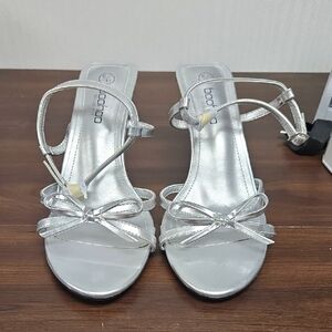 BooHoo Size 8 Silver Bow Strappy Heeled Sandals